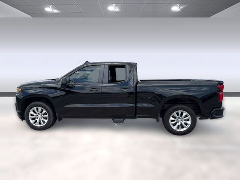 Used 2020 Chevrolet Silverado 1500 Custom w/ Custom Value Package RWD image 2