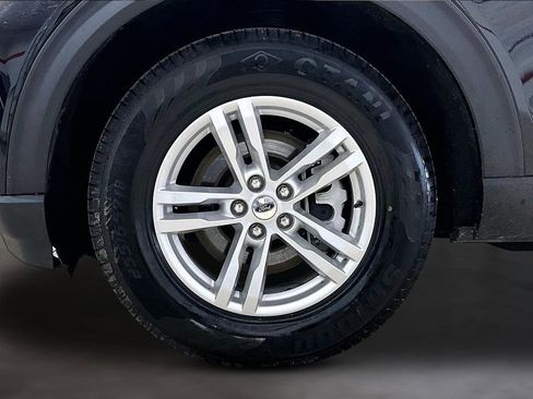 Used 2021 Ford Explorer XLT w/ Equipment Group 202A image 9