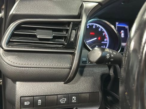 Used 2019 Toyota Camry SE w/ Carpet Mat Package FWD image 27