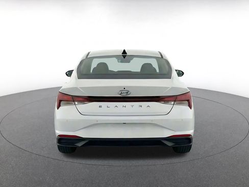 Used 2025 Hyundai Elantra SEL FWD image 8