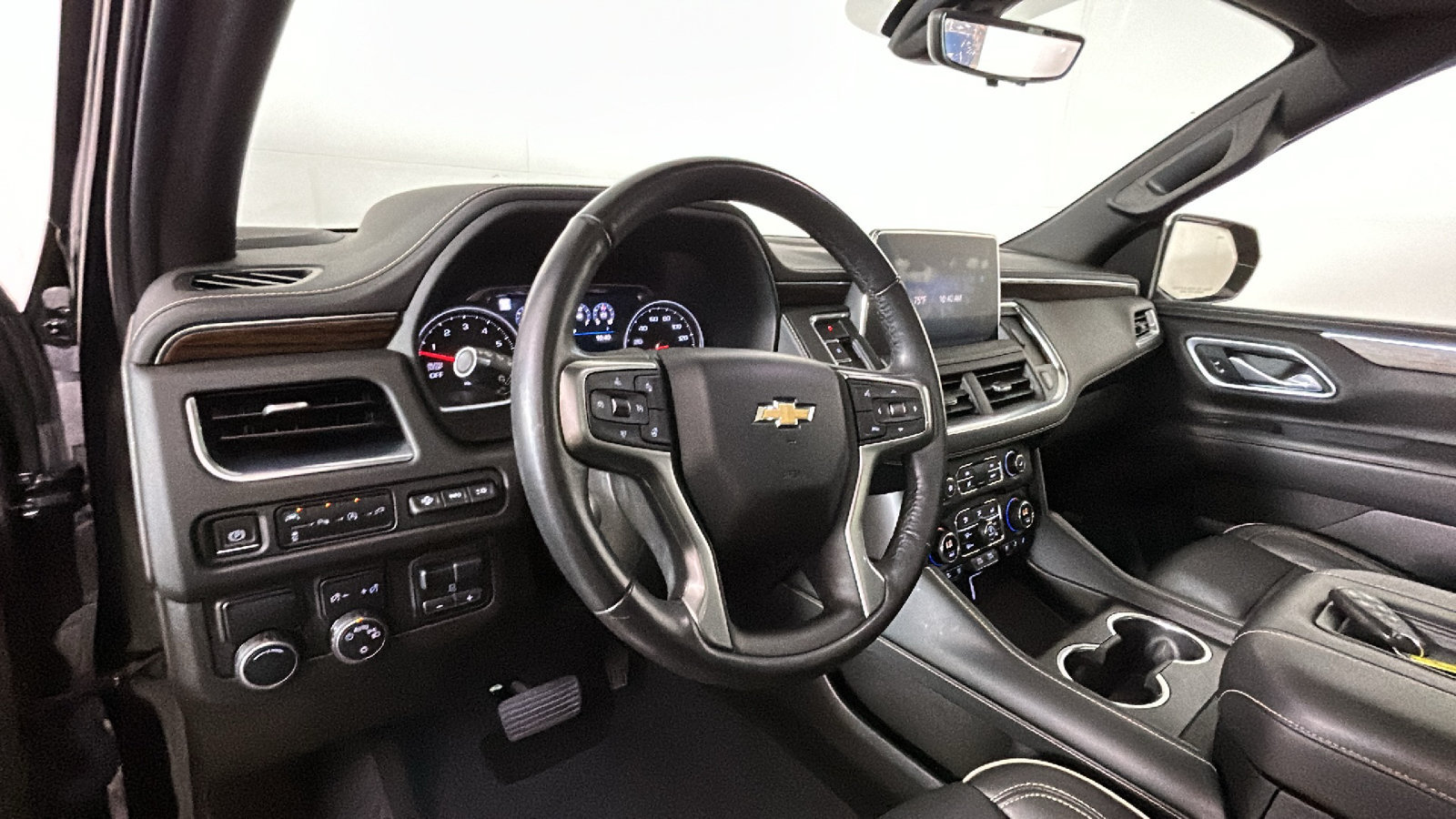 Used 2021 Chevrolet Suburban Premier w/ Premium Package RWD image 16