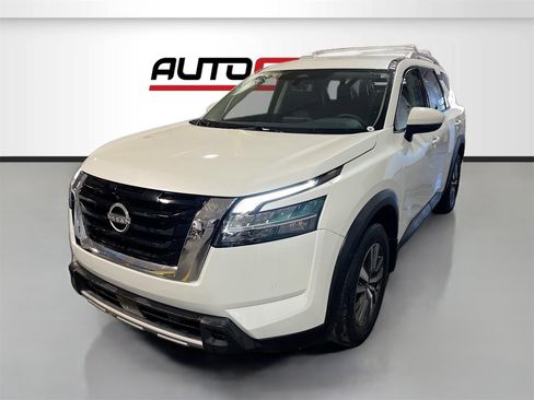 Used 2023 Nissan Pathfinder SL image 3