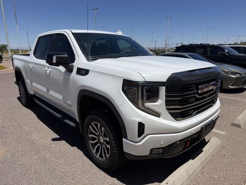 Used 2023 GMC Sierra 1500 AT4 w/ AT4 Premium Package AWD/4WD image 9