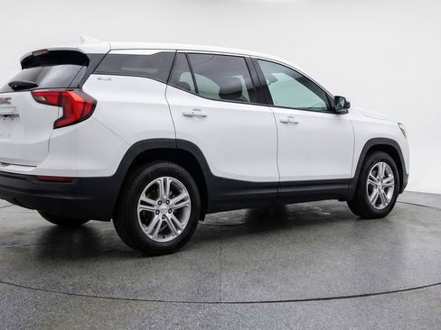 Used 2024 GMC Terrain SLE image 9