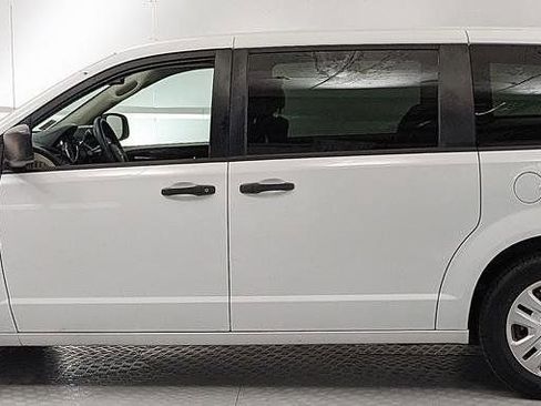 Used 2019 Dodge Grand Caravan SE FWD image 5
