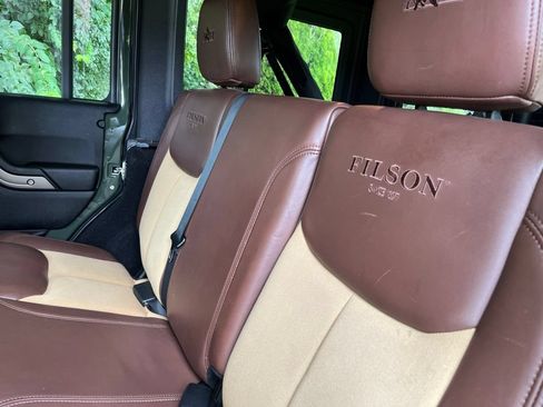 Used 2014 Jeep Wrangler Unlimited Rubicon w/ Connectivity Group AWD/4WD image 13