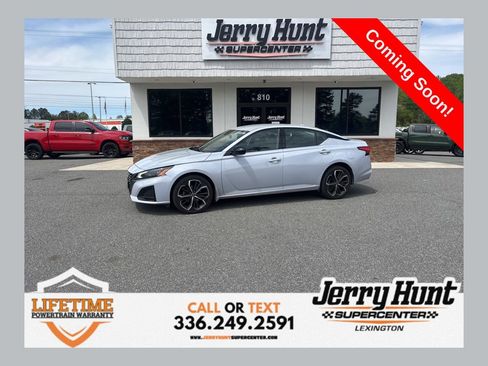 Used 2024 Nissan Altima 2.5 SR image 1