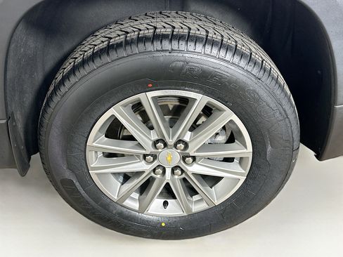 Used 2023 Chevrolet Traverse LT image 11