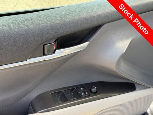 Used 2024 Toyota Camry SE image 18