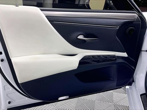 Used 2022 Lexus ES 300h F Sport image 20