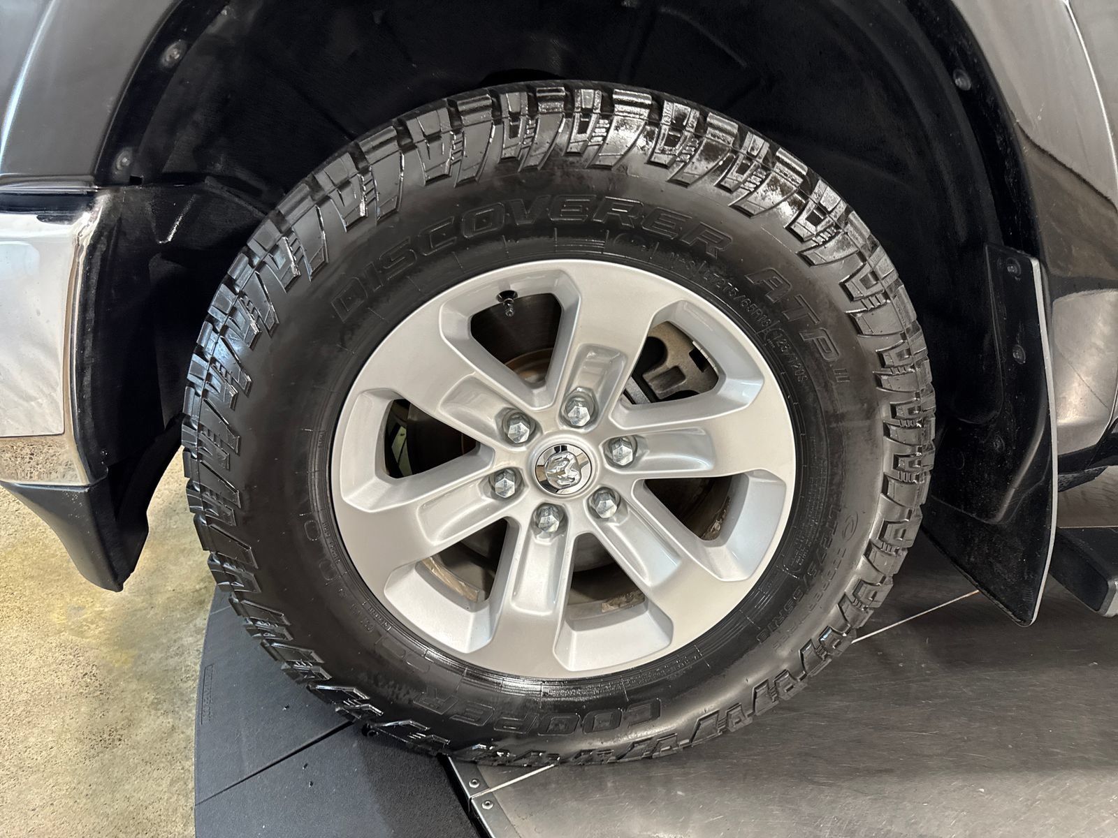 Used 2021 RAM 1500 Laramie AWD/4WD image 2