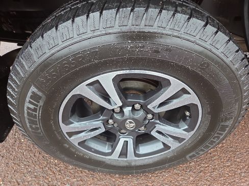 Certified 2016 Toyota Tacoma TRD Sport w/ Towing Package image 10