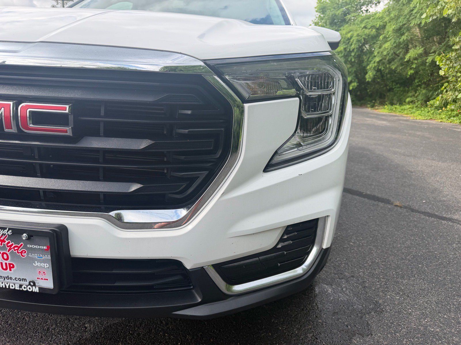 Used 2024 GMC Terrain SLE AWD/4WD image 6