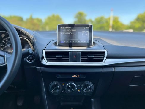 Used 2017 MAZDA MAZDA3 Sport FWD image 16