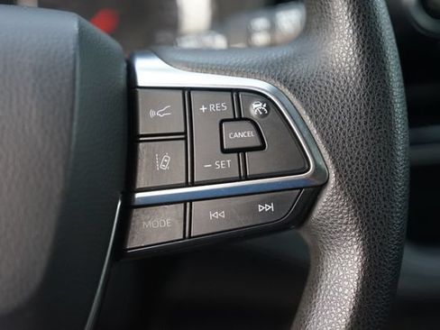 Used 2021 Toyota Highlander L FWD image 23