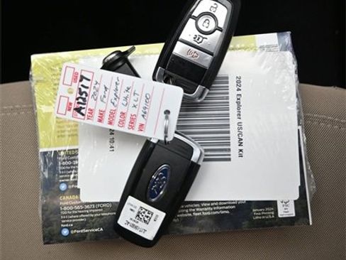 Used 2024 Ford Explorer XLT image 12