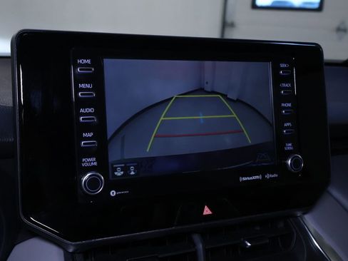 Used 2022 Toyota Venza LE image 28