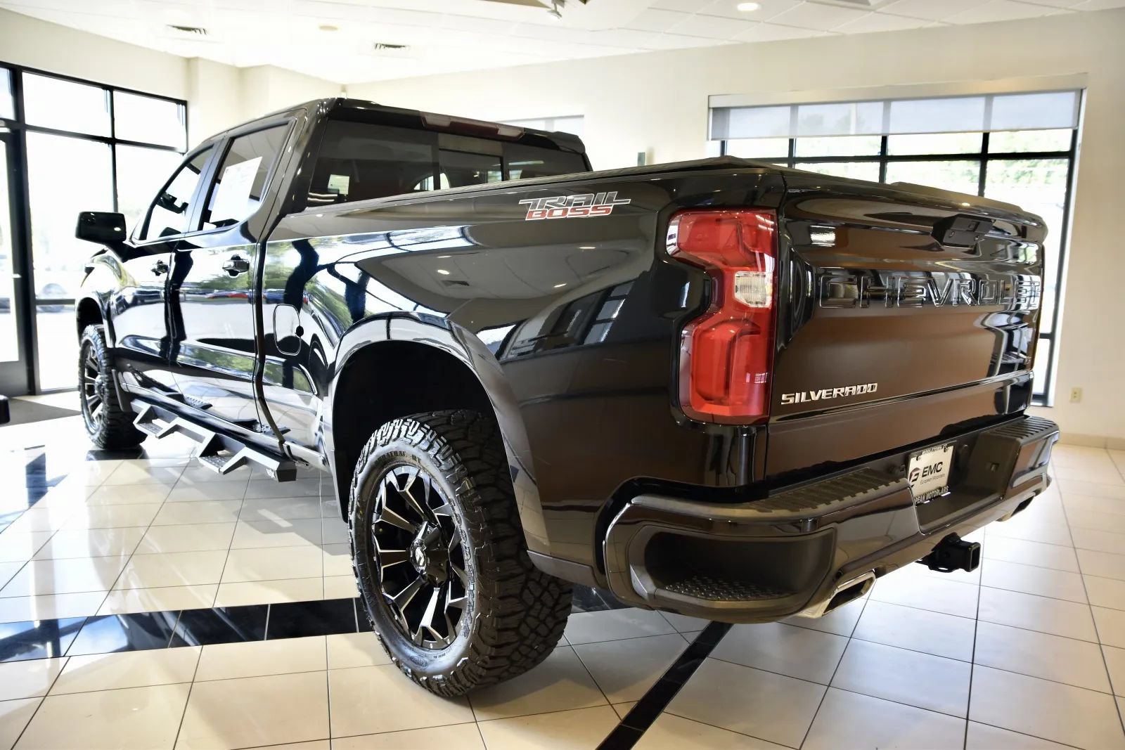 Used 2019 Chevrolet Silverado 1500 LT Trail Boss AWD/4WD image 4