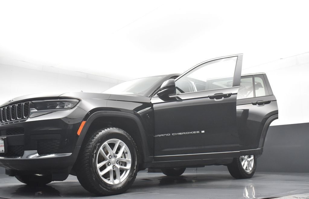 Used 2022 Jeep Grand Cherokee L Laredo w/ Luxury Tech Group I AWD/4WD image 35