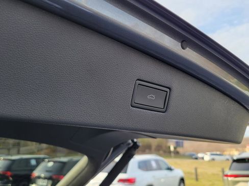 Used 2022 Volkswagen Tiguan SE image 51