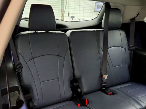 Used 2018 Buick Enclave Premium w/ Experience Buick Package FWD image 23