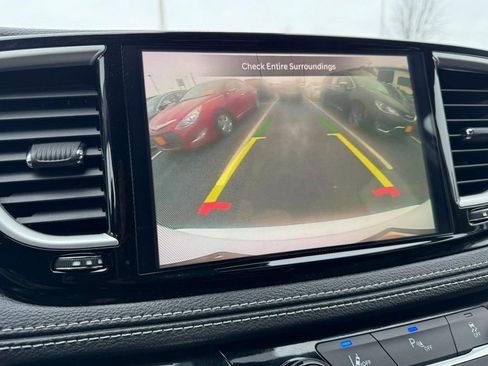 Used 2024 Chrysler Pacifica Select image 23