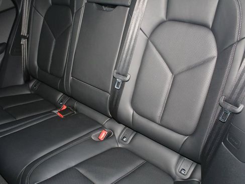 New 2026 Porsche Macan image 22