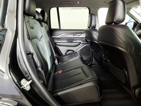 Used 2022 Jeep Grand Cherokee Limited RWD image 10