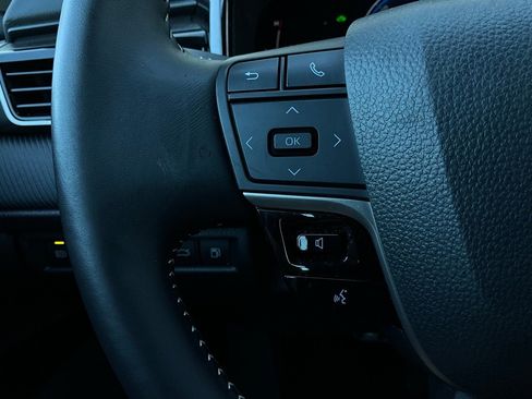 Used 2025 Toyota Camry SE image 33