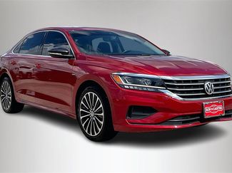 Used 2022 Volkswagen Passat 2.0T image 1