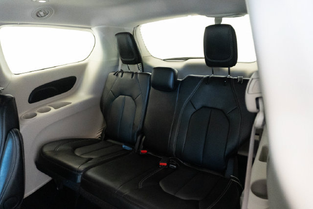 Used 2024 Chrysler Pacifica Touring-L FWD image 19