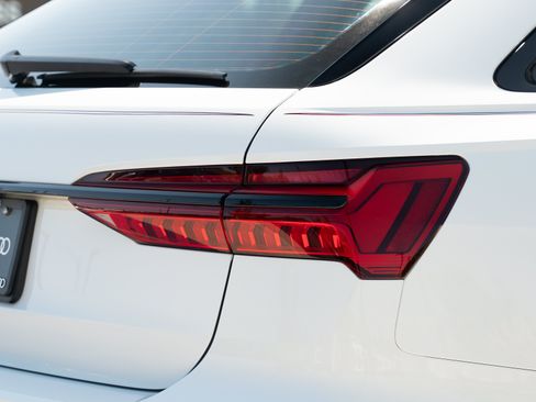 Certified 2025 Audi RS 6 performance AWD/4WD image 39