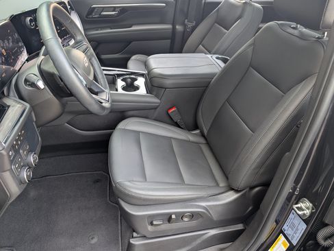 Used 2026 Chevrolet Tahoe Z71 w/ Comfort Package AWD/4WD image 17