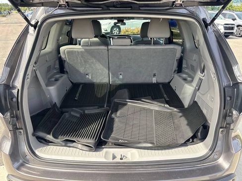 Used 2019 Toyota Highlander LE FWD image 19
