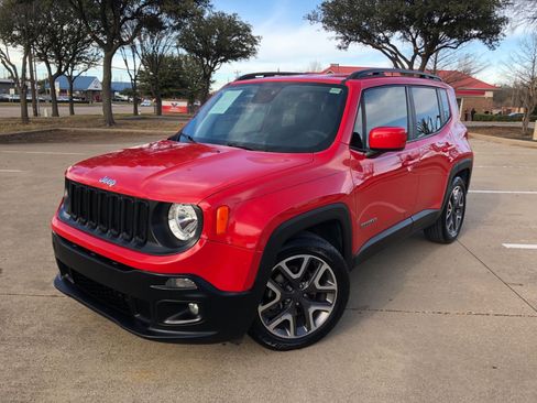 Used 2018 Jeep Renegade Latitude image 1