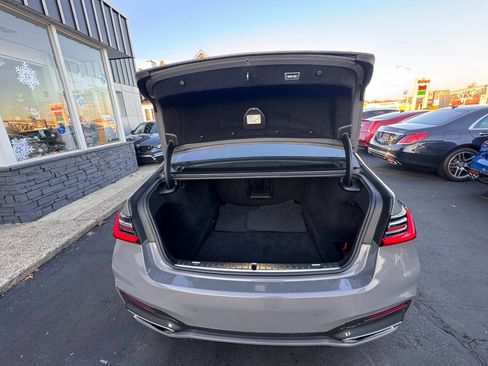 Used 2020 BMW 750i xDrive w/ Autobahn Package image 36