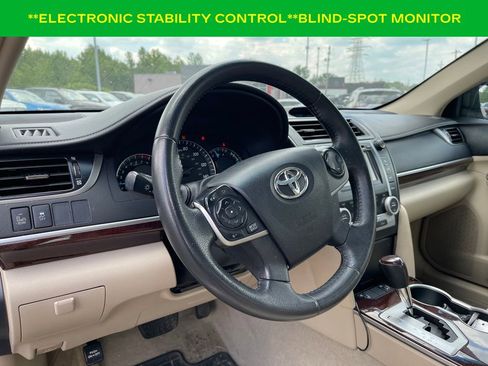 Used 2012 Toyota Camry XLE w/ Leather Pkg FWD image 13