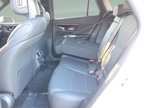 Used 2025 Mercedes-Benz GLC 300 image 27