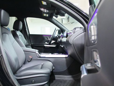 Certified 2025 Mercedes-Benz GLB 250 4MATIC image 24