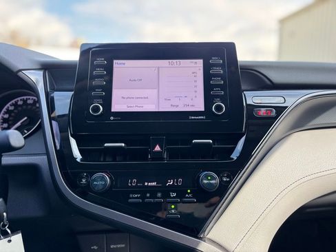 Used 2022 Toyota Camry SE image 24