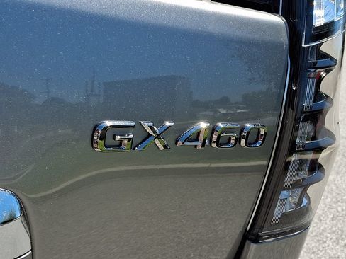 Used 2023 Lexus GX 460 Premium w/ Accessory Package AWD/4WD image 31