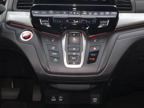Used 2025 Honda Odyssey Sport-L image 11