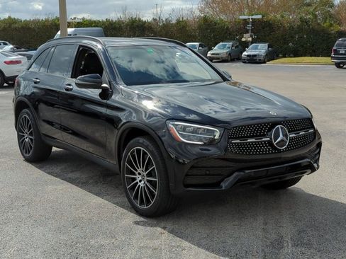 Used 2021 Mercedes-Benz GLC 300 4MATIC image 3
