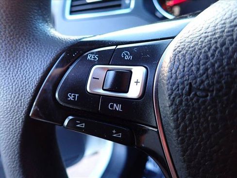 Used 2016 Volkswagen Jetta SE FWD image 18