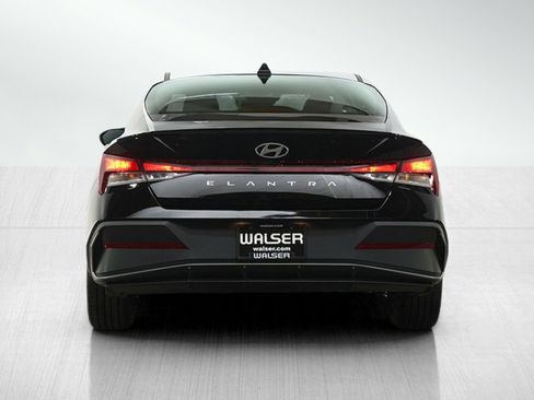 Used 2025 Hyundai Elantra Sport image 4