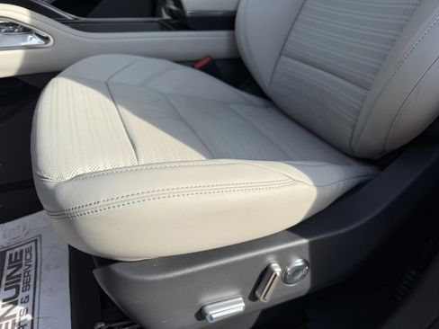 New 2026 Lincoln Nautilus Reserve AWD/4WD image 14