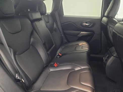 Used 2020 Jeep Cherokee Latitude Plus w/ Cold Weather Group image 19