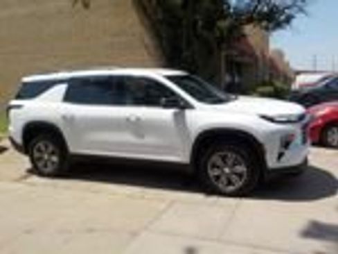 Used 2026 Chevrolet Traverse LT w/ Driver Confidence Package FWD image 4