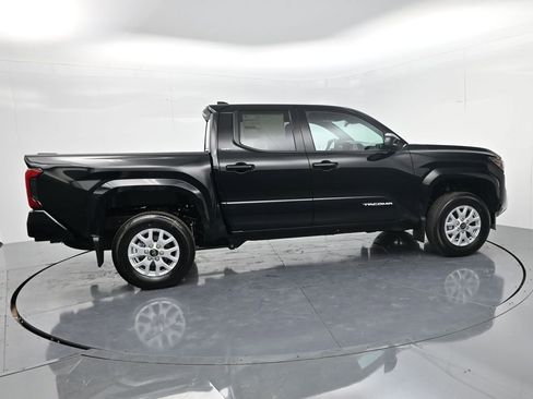 Used 2025 Toyota Tacoma SR5 AWD/4WD image 8