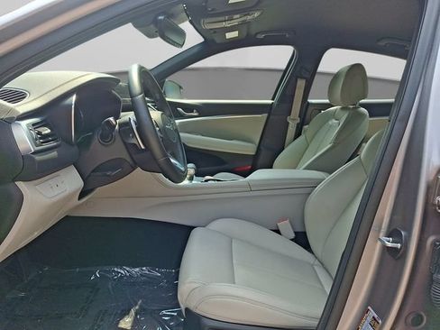 Used 2023 Genesis G70 2.0T RWD image 15